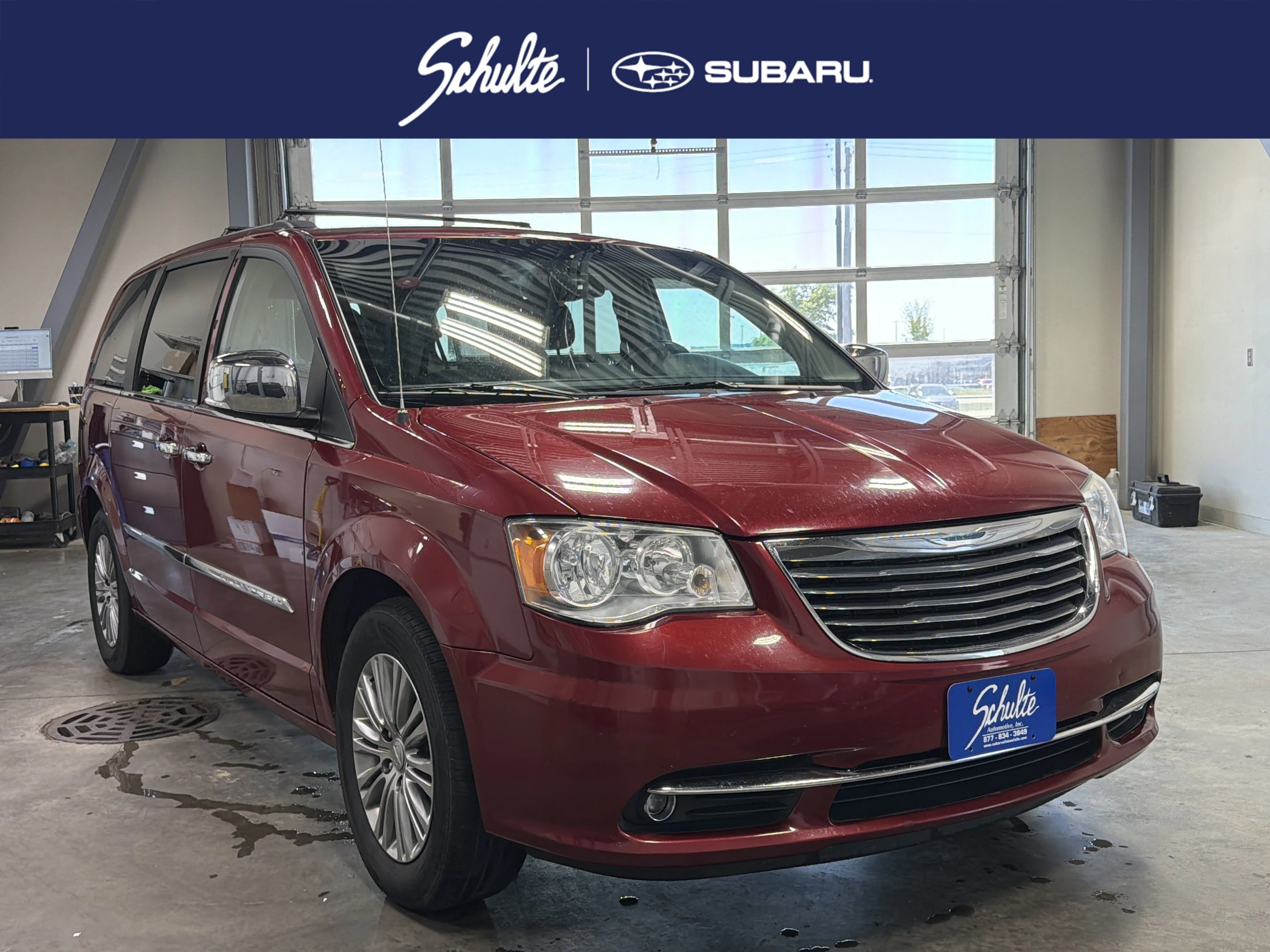 2014 Chrysler Town & Country Touring-L's photo