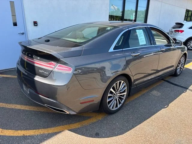 Used 2018 Magnetic Gray Metallic Lincoln Premiere image 5