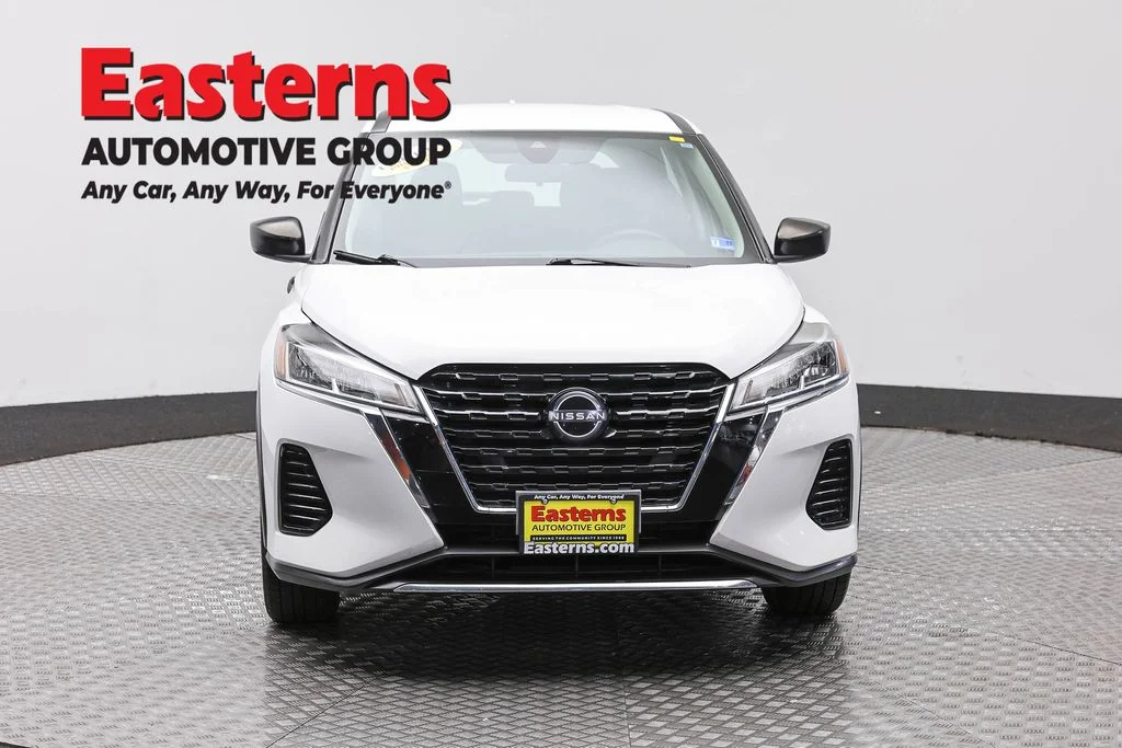 Used 2022 White Nissan S image 2
