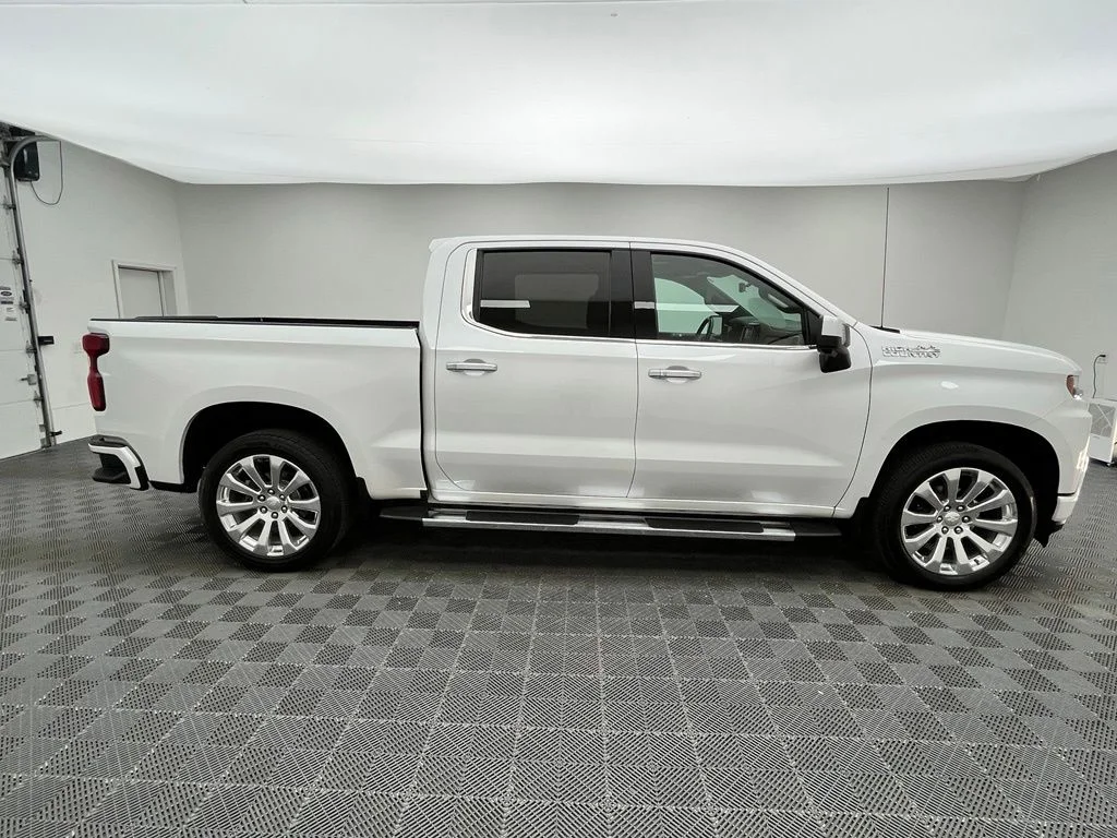 Used 2022 Beige Chevrolet High Country image 8