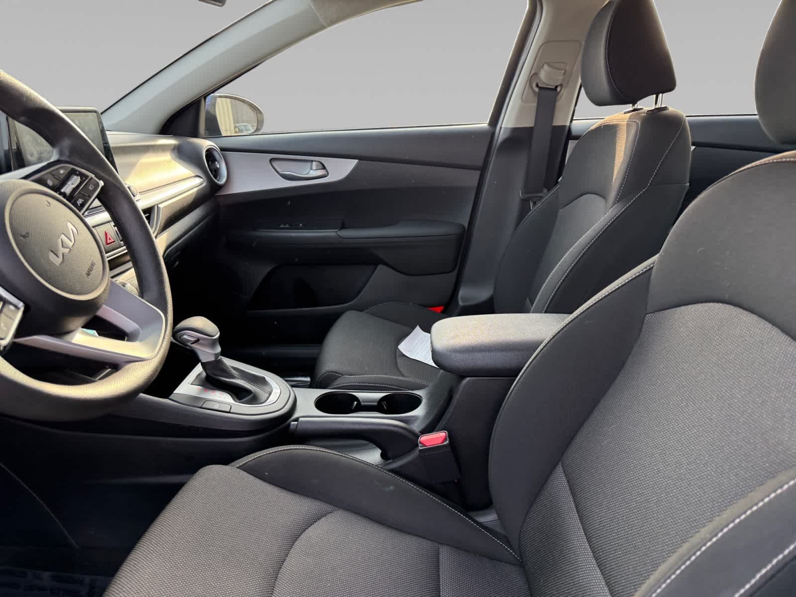 2024 Kia Forte LXS - Photo 9