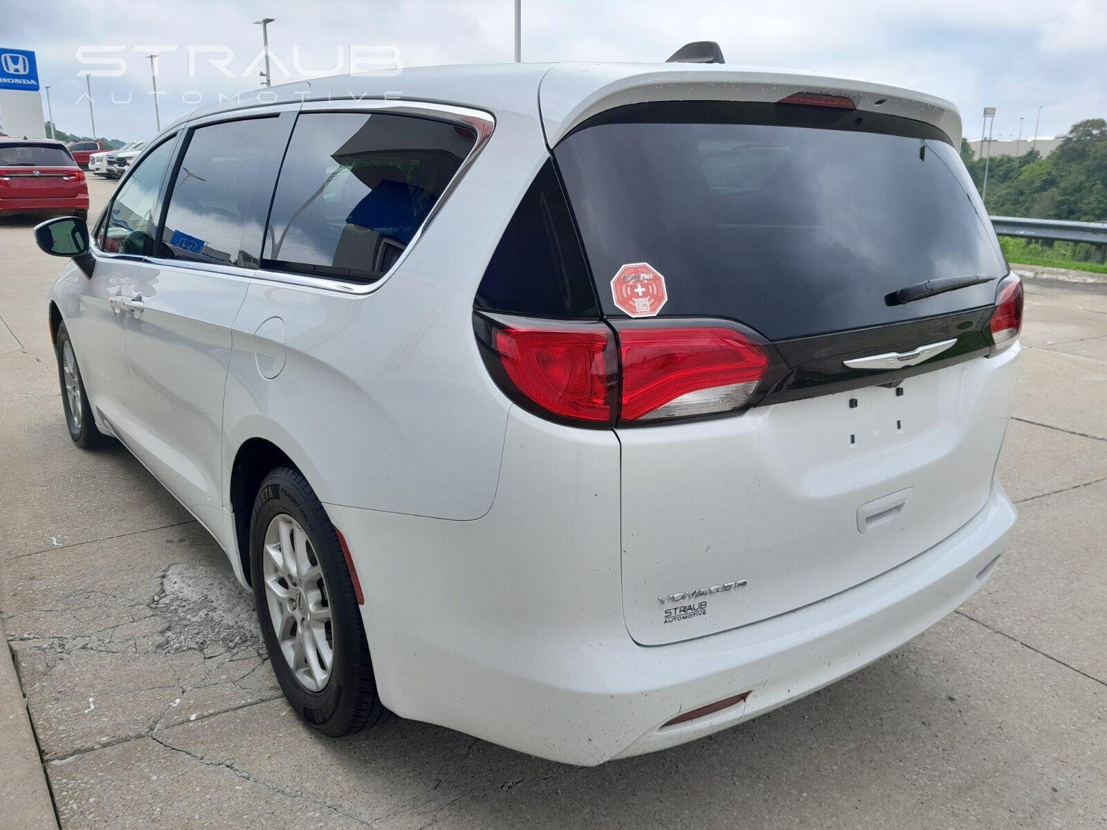 Used 2023 Bright White Clearcoat Chrysler LX image 7