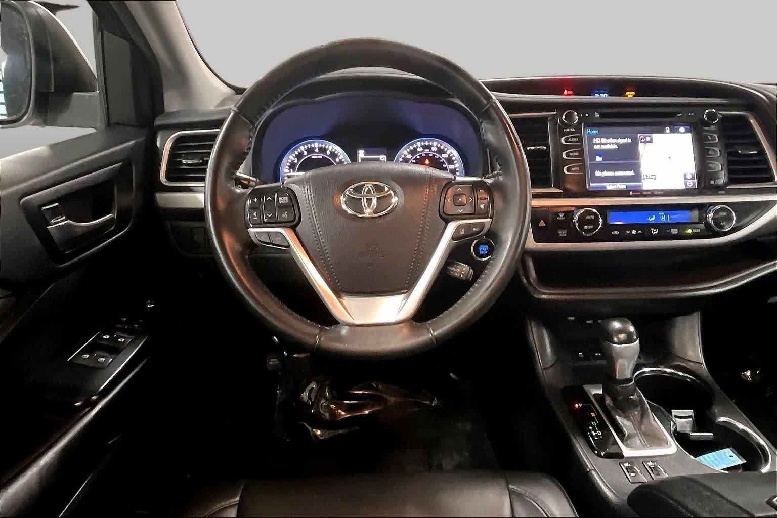 Used 2019 Blizzard Pearl Toyota XLE image 6