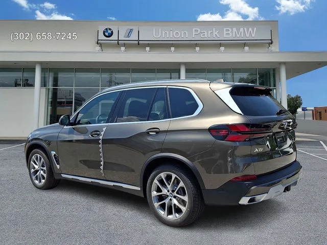 New 2026 Manhattan Green Metallic BMW xDrive40i image 6