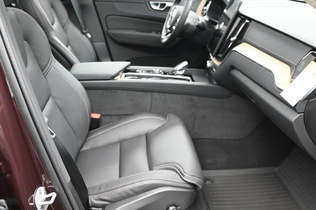 New 2026 Mulberry Red Volvo T8 Ultra image 20