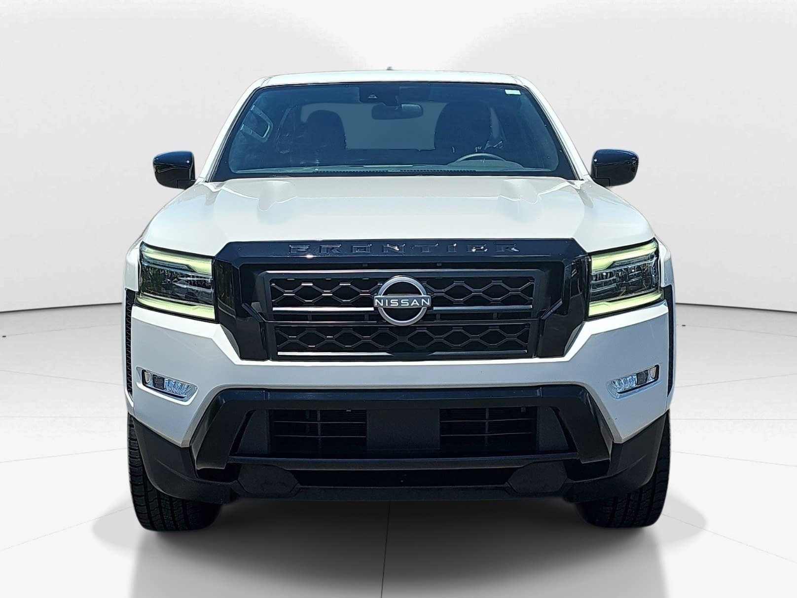 Used 2023 Glacier White Nissan SV image 8