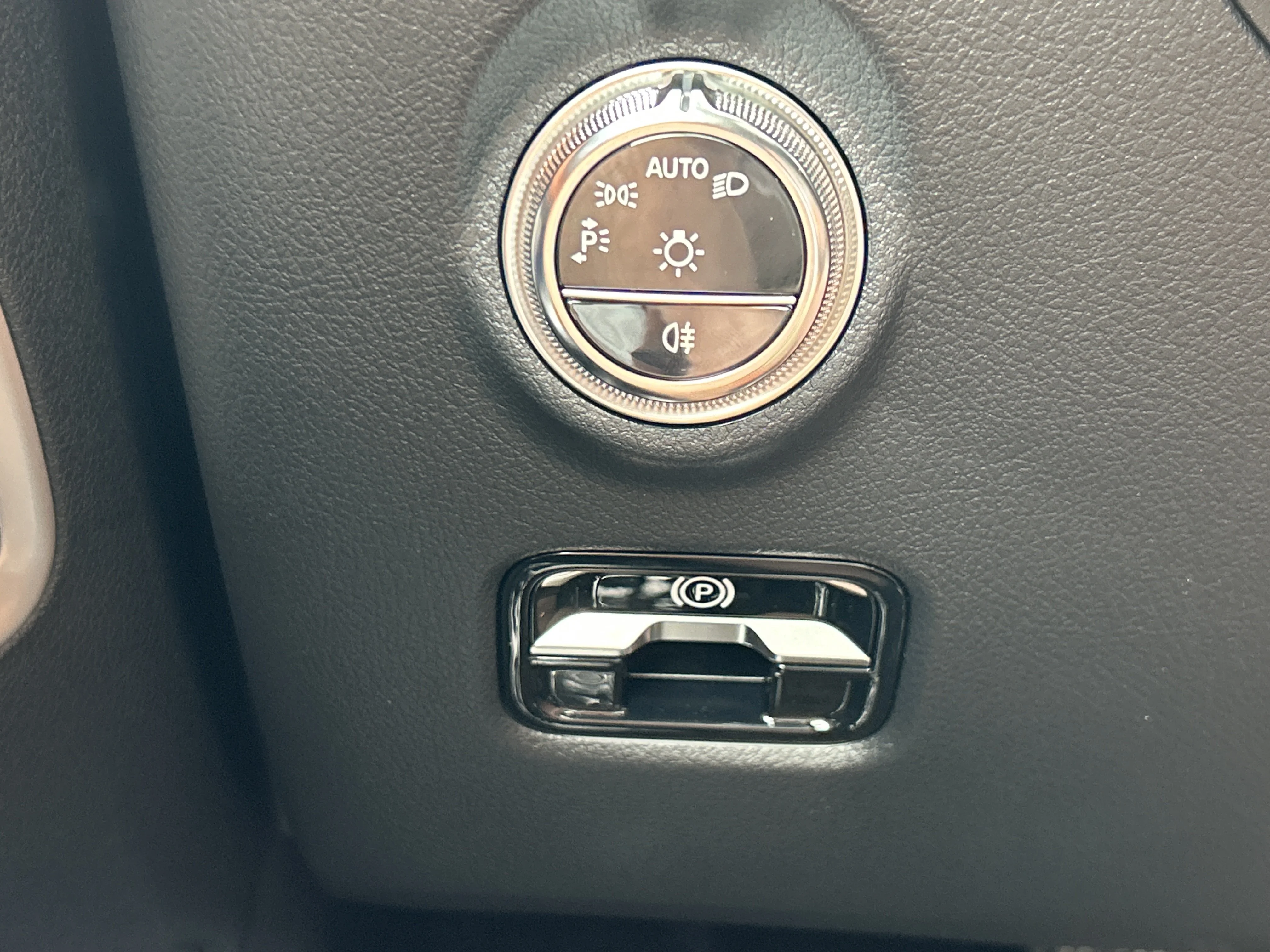 New 2026 MANUFAKTUR Alpine Grey Mercedes-Benz C 300 4MATIC® Sedan image 23