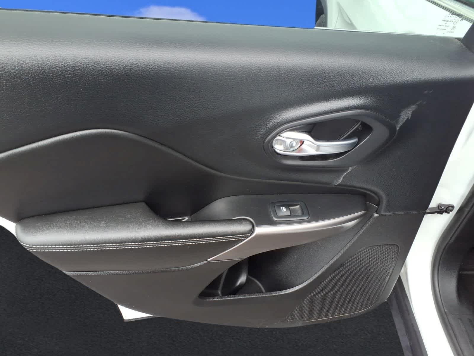 Used 2019 Bright White Clearcoat Jeep Limited image 11