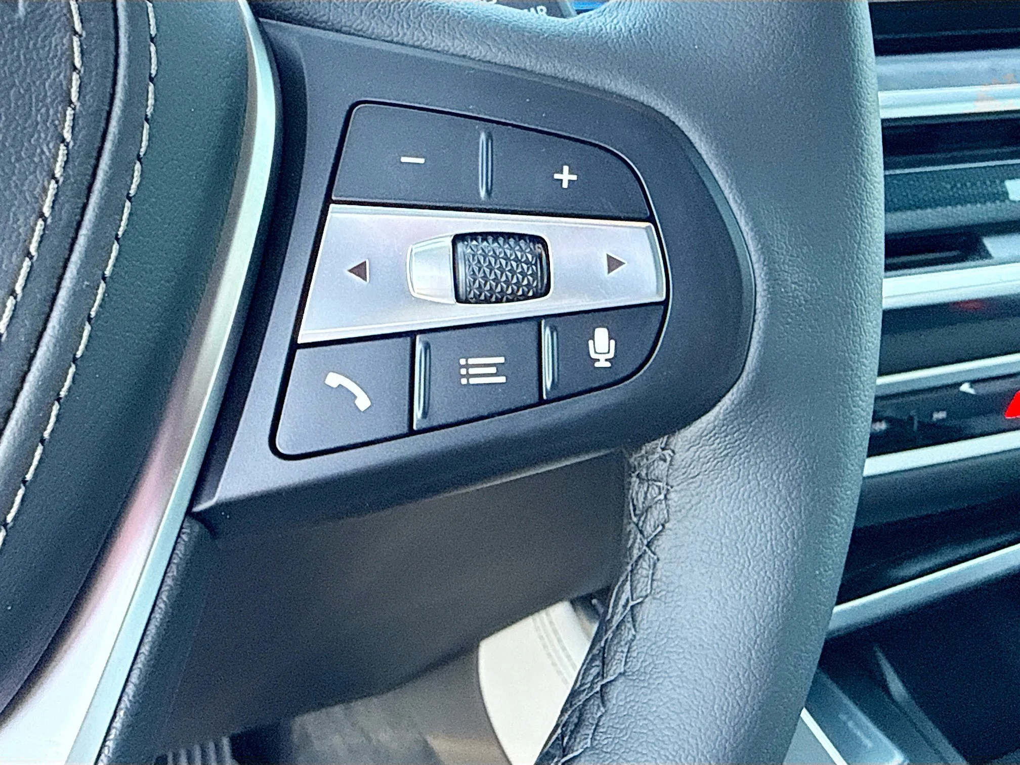 New 2026 Skyscraper Grey Metallic BMW sDrive40i image 39