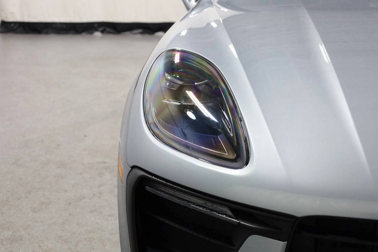 2026 Porsche Macan T - Photo 15