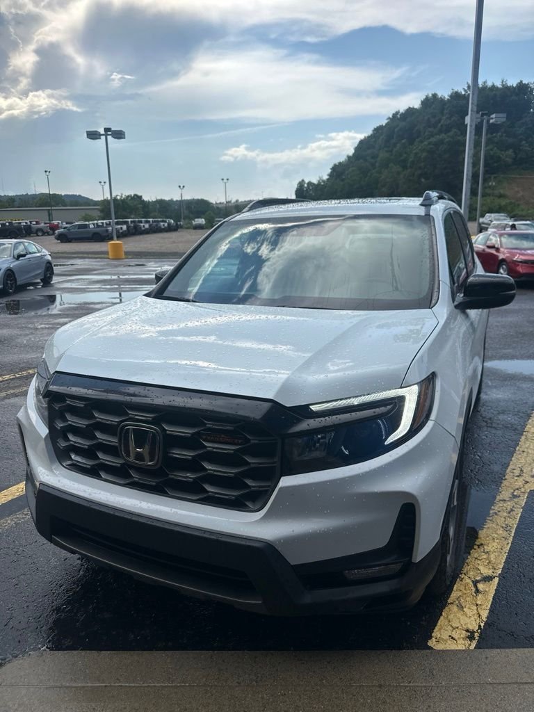 Used 2023 White Honda TrailSport image 2
