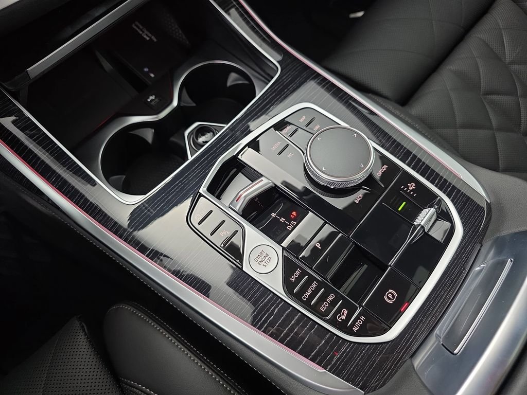 New 2026 Mineral White Metallic BMW xDrive40i image 26