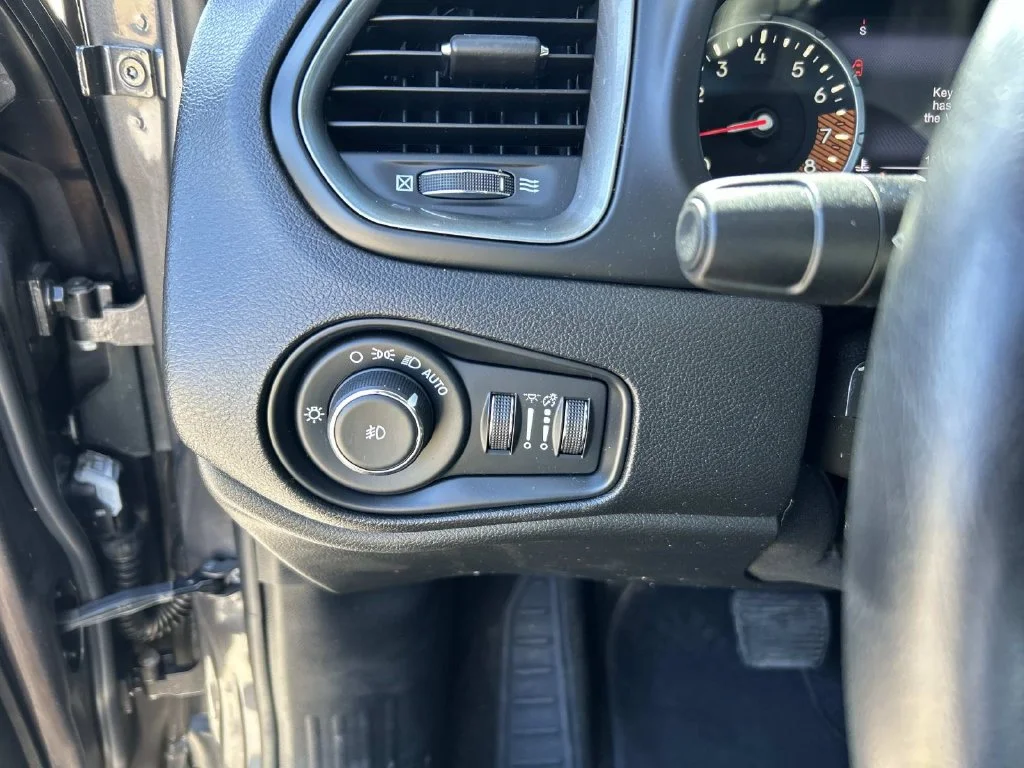 Used 2020 Gray Jeep Limited image 43