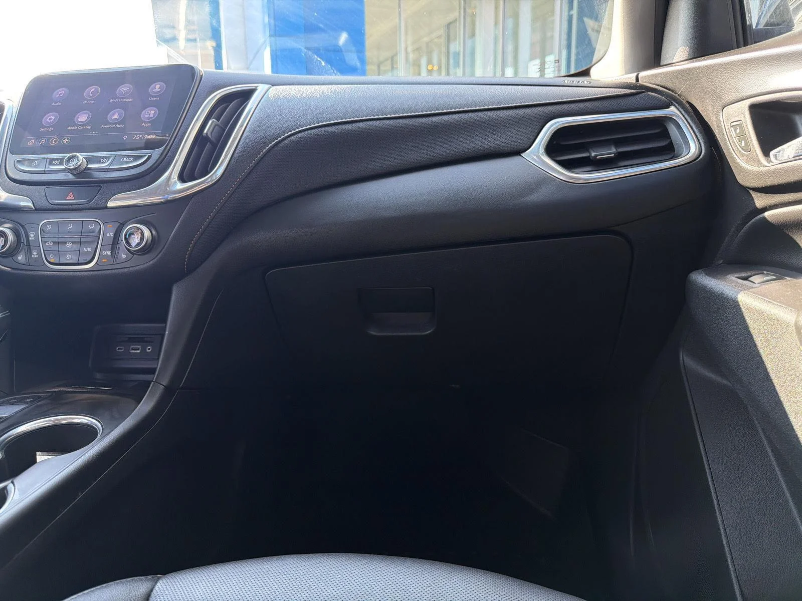 Used 2019 Iridescent Pearl Tricoat Chevrolet Premier image 34