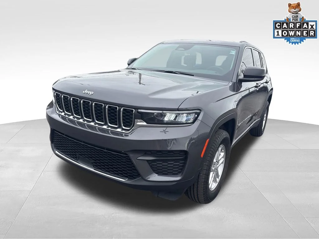 Used 2023 Gray Jeep Laredo image 8