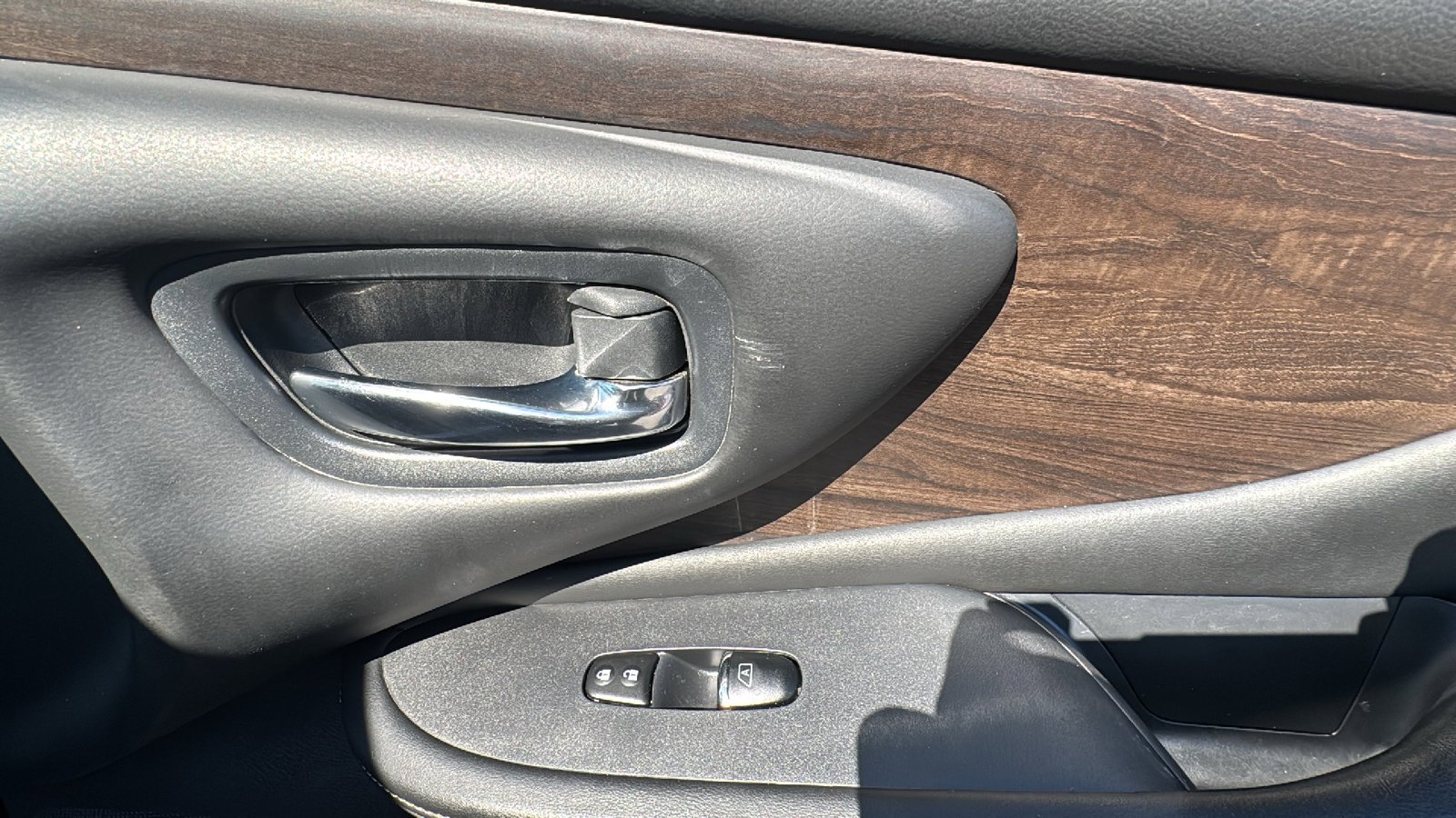 Certified Used 2020 Deep Blue Pearl Nissan Platinum image 30