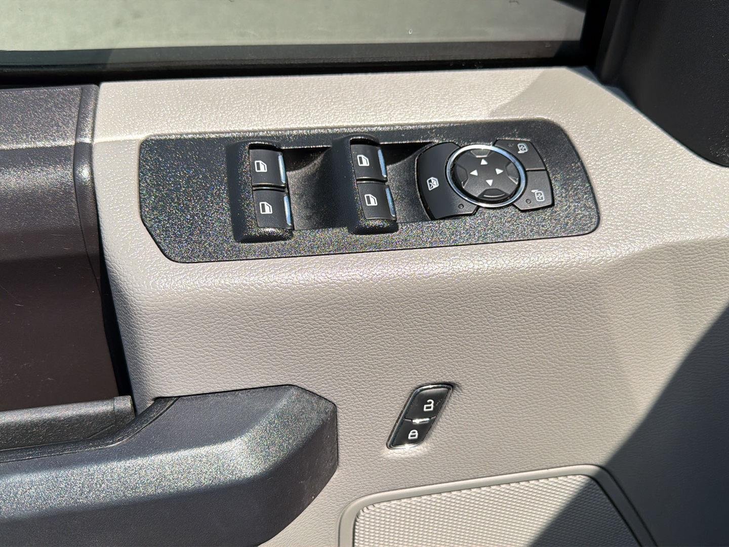 Used 2018 Oxford White Ford XL image 31