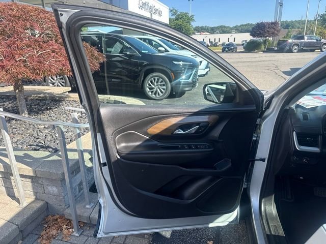 Used 2021 Silver GMC SLE image 9