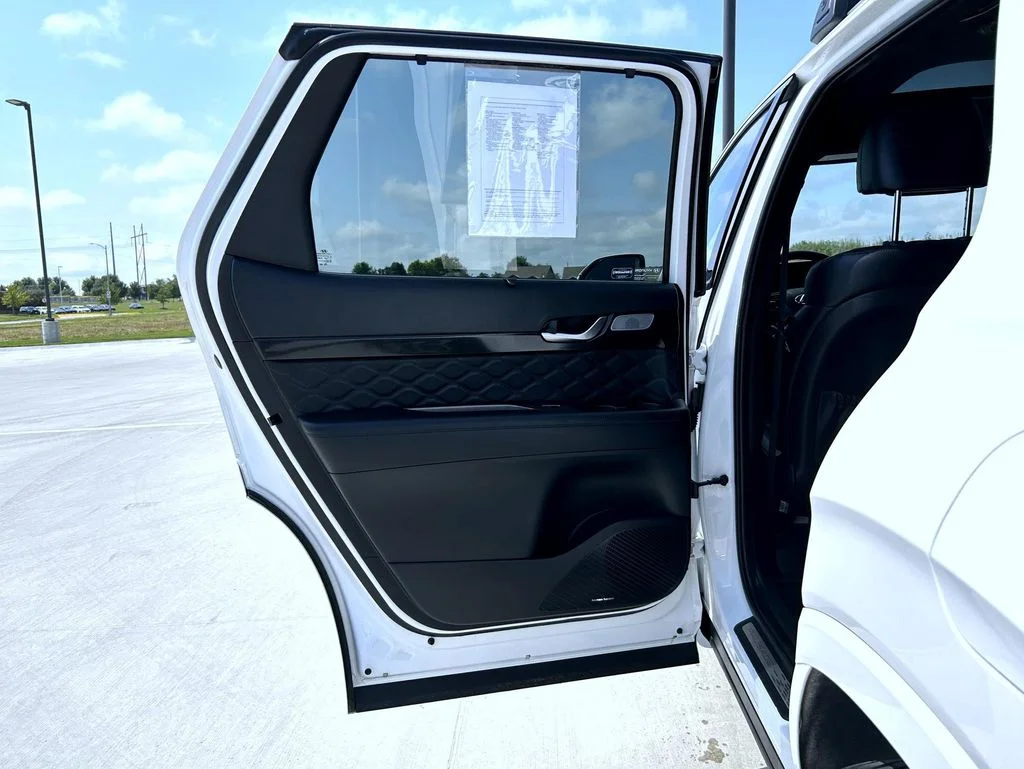 Used 2021 White Hyundai Calligraphy image 23