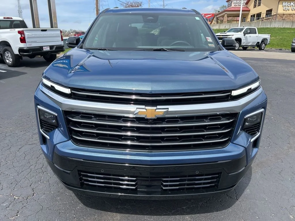 Used 2025 Chevrolet Traverse High Country with VIN 1GNERKRS0SJ107369 for sale in Kansas City
