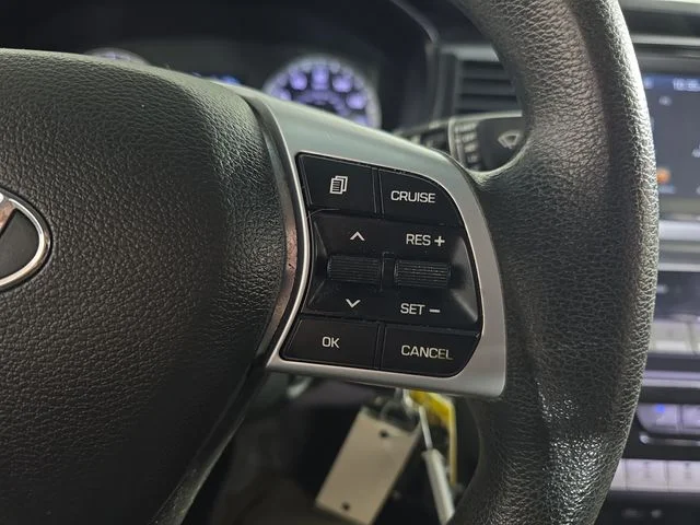 Used 2019 Silver Hyundai SE image 12