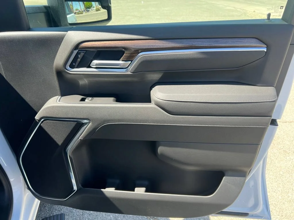 New 2026 Summit White Chevrolet LT image 25