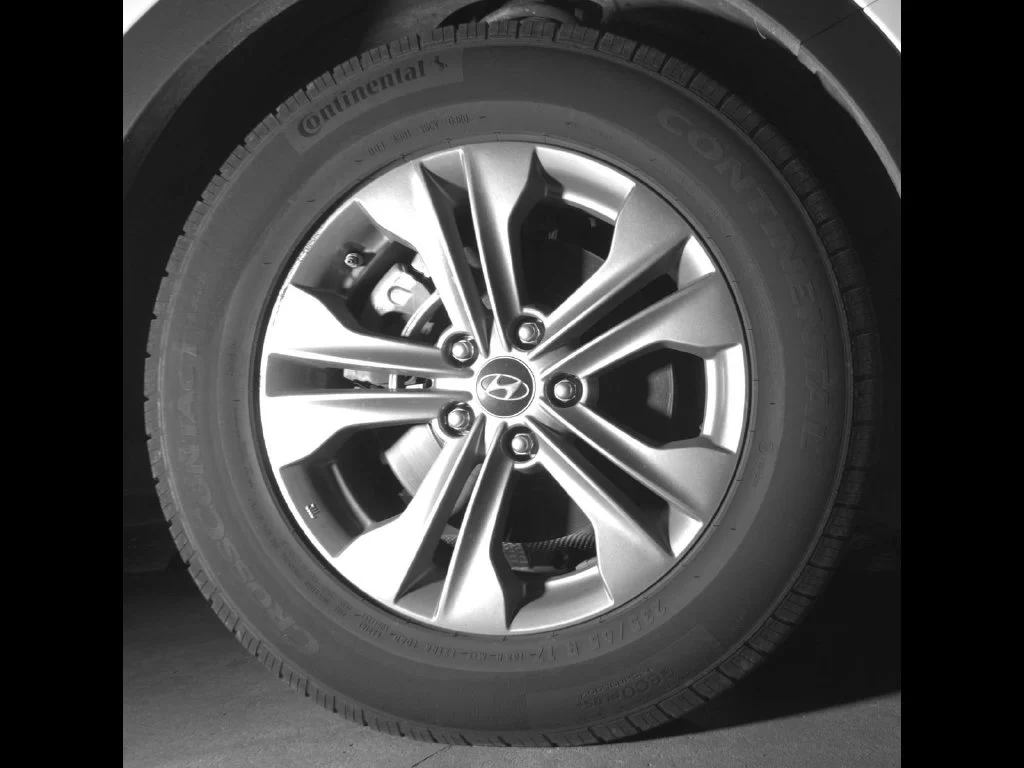 Used 2014 White Hyundai Base image 9