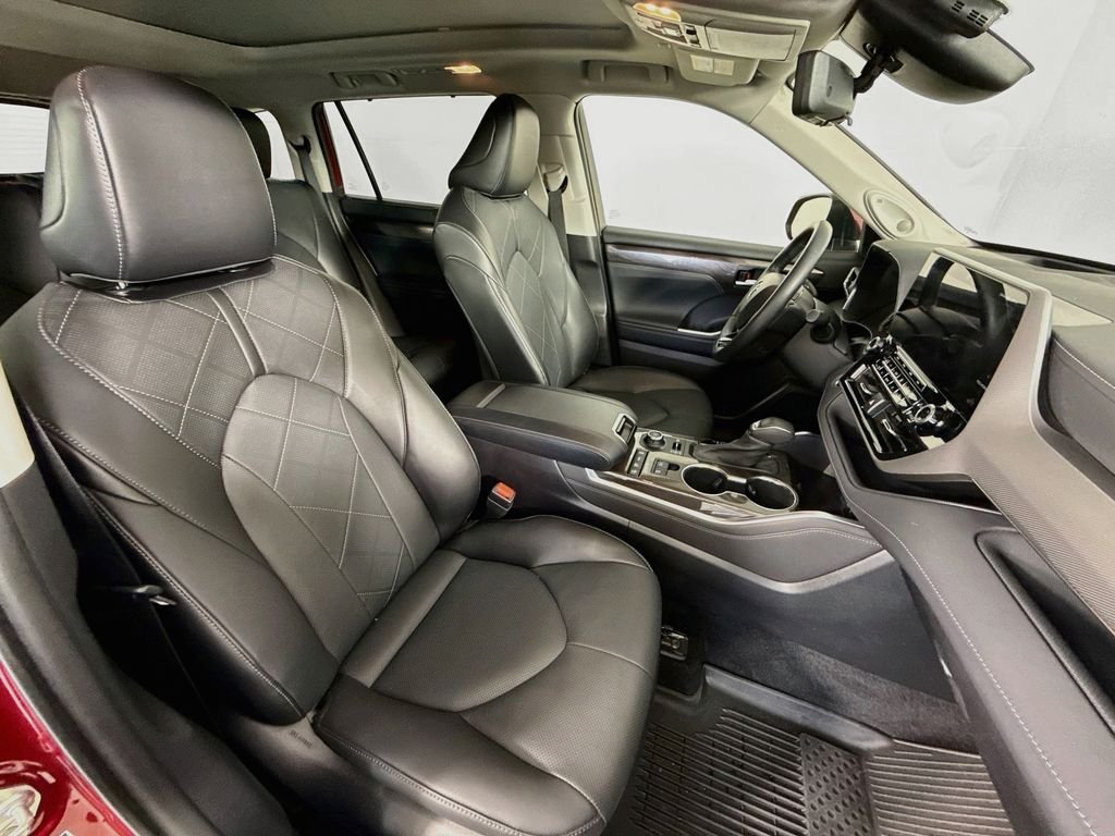 Used 2022 Red Toyota Platinum image 32