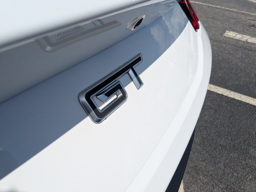 Used 2025  Ford GT Premium image 27
