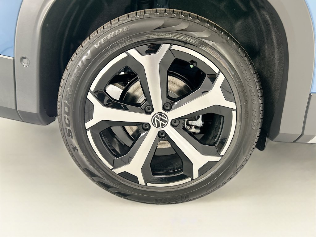 New 2026 Blue Volkswagen SE image 31