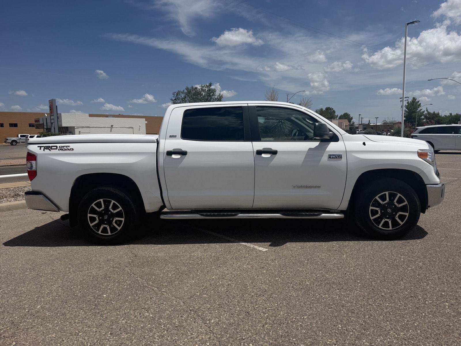 Used 2017 Super White Toyota SR5 image 6