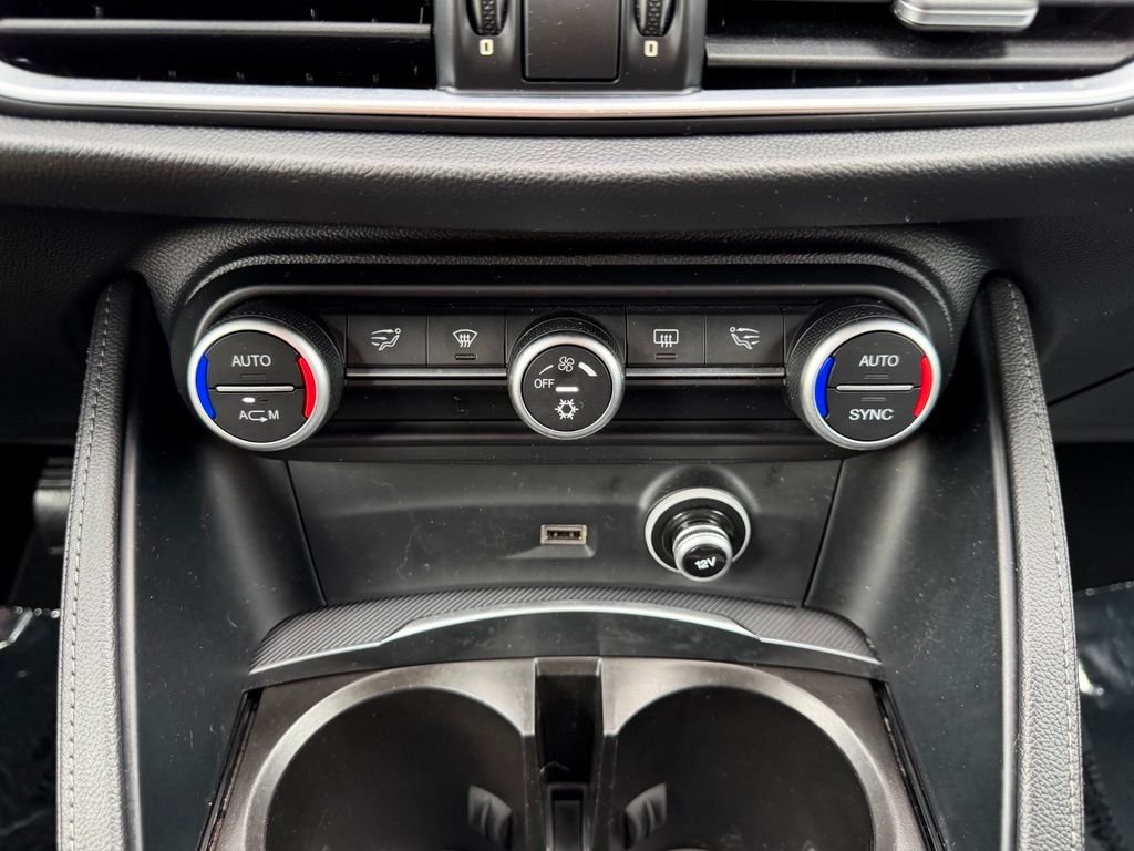 Used 2018 Vulcano Black Metallic Alfa Romeo Base image 24