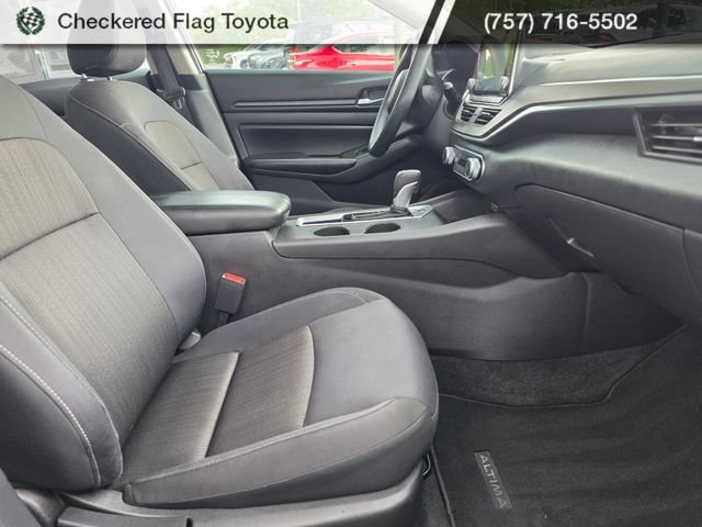 Used 2025 Gun Metallic Nissan 2.5 SV image 25