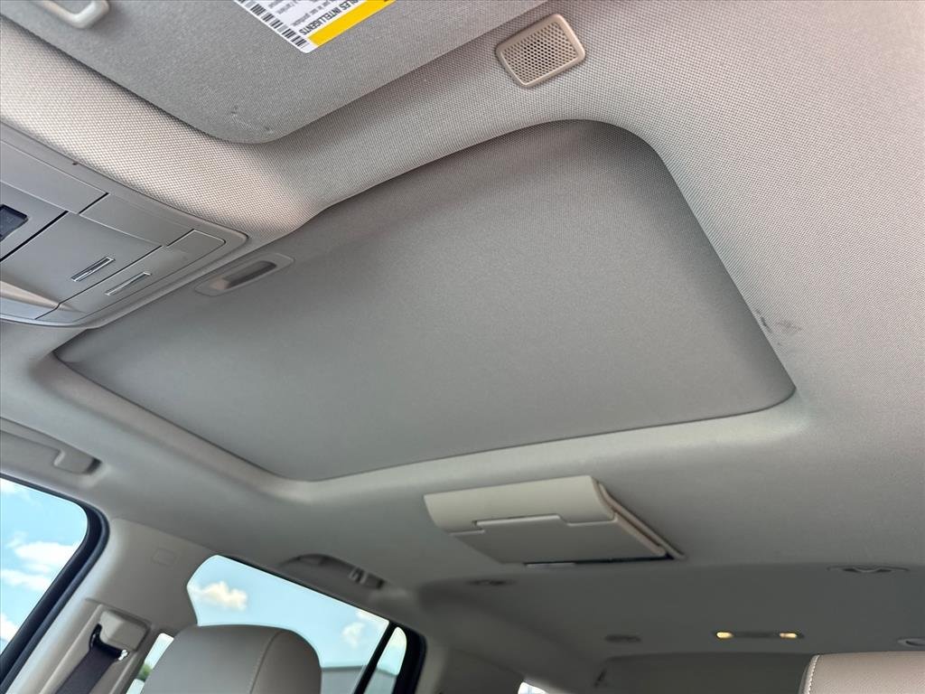 Used 2019 SUMMIT WHITE Chevrolet LT image 30