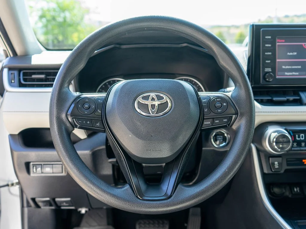 Used 2019 Silver Toyota XLE image 15