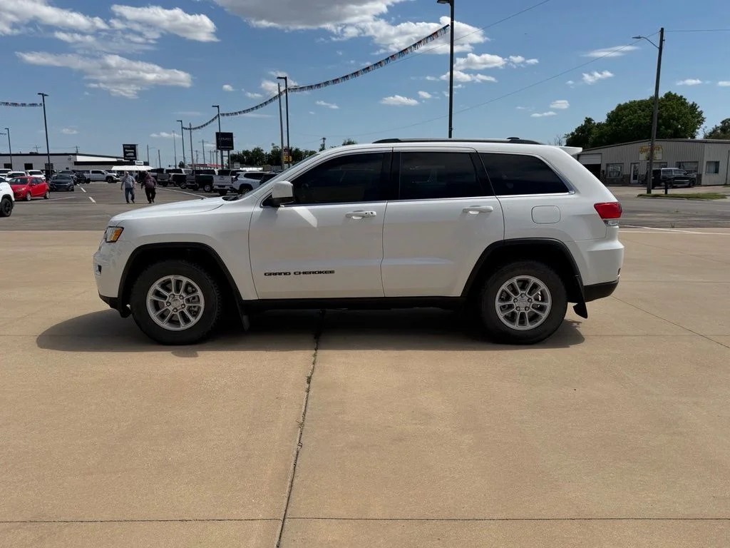 Used 2019 White/off-white Jeep Laredo E image 6