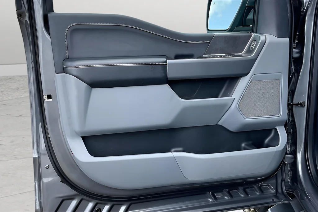 Used 2024 Gray Ford XLT image 17