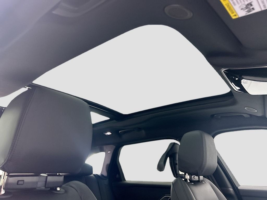 New 2026 Fuji White LAND ROVER Dynamic SE image 17
