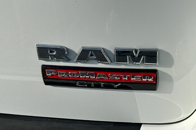 Used 2022 White Ram Base image 28