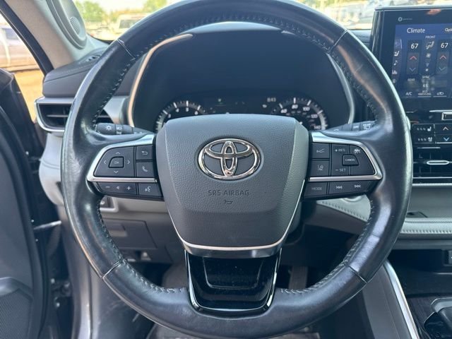Used 2021 Gray Toyota Platinum image 16