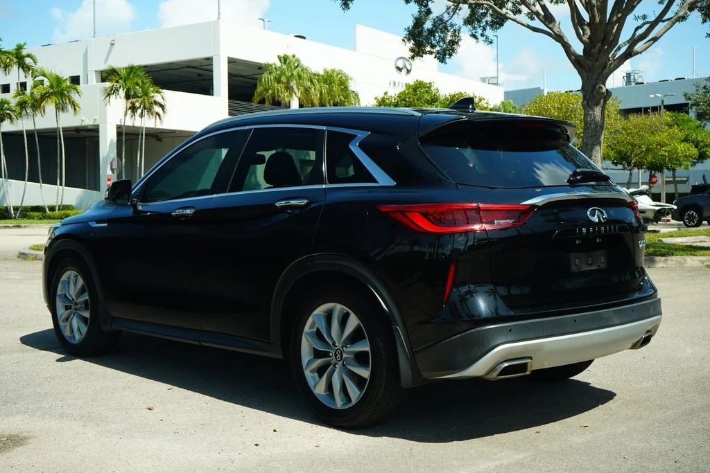 Used 2021 Black INFINITI LUXE image 9