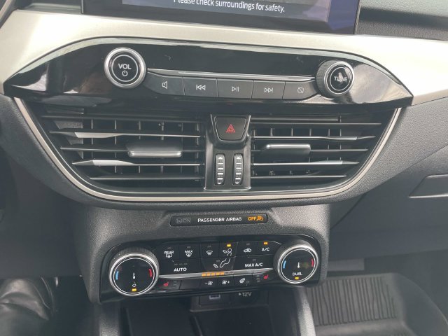 Used 2022 Blue Ford SEL image 31
