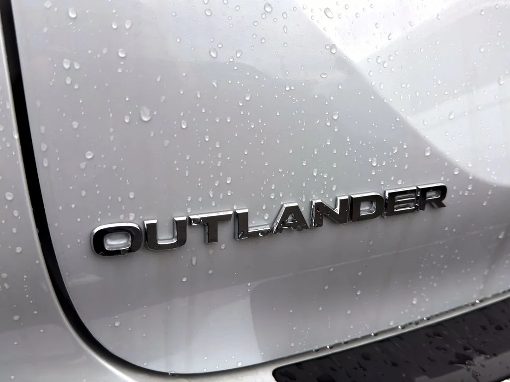 New 2026 White Diamond Mitsubishi LE image 24