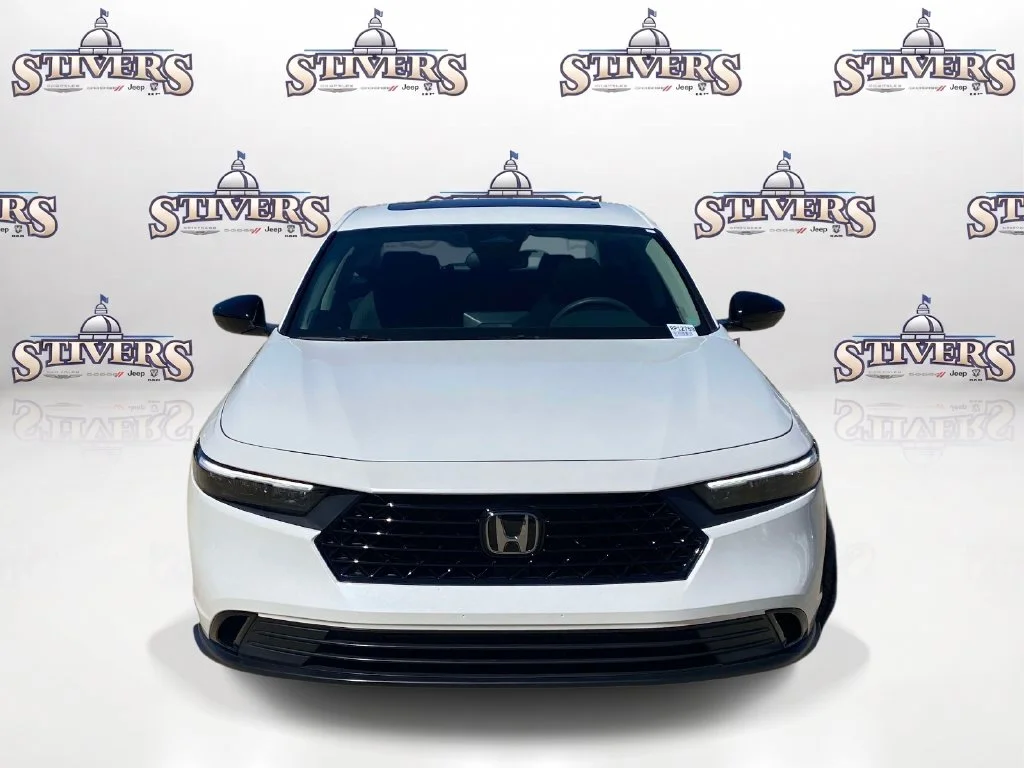 Certified Used 2025 White Honda SE image 2