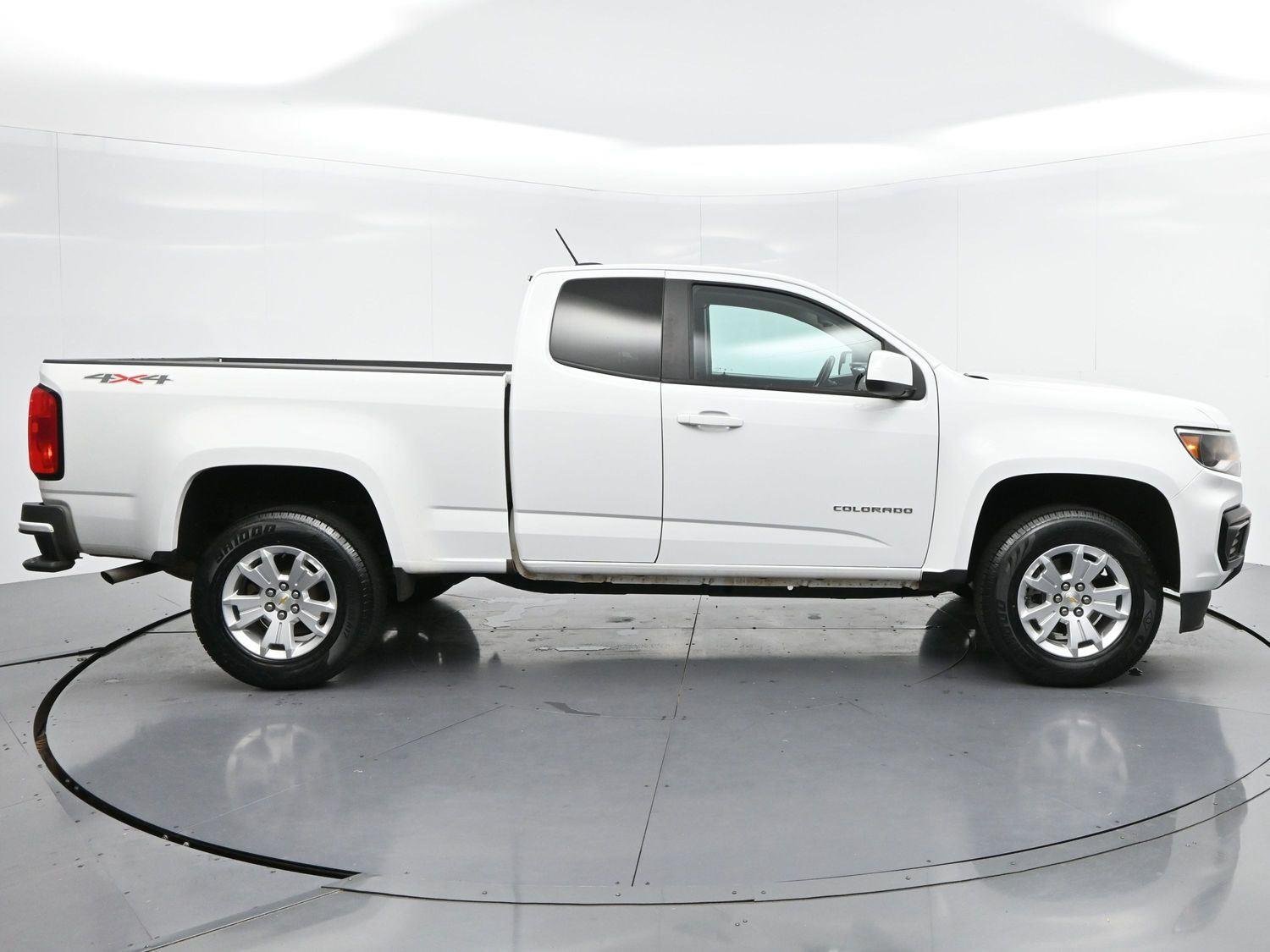 Used 2022 Summit White Chevrolet 4WD LT image 8