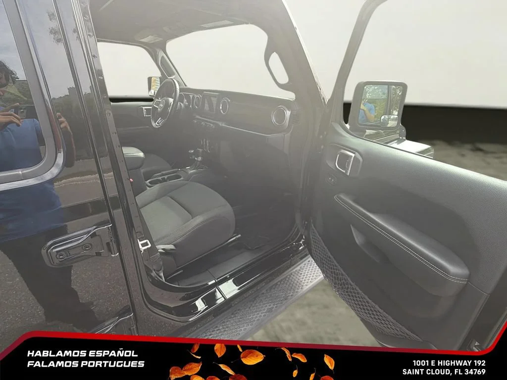 Used 2019 Black Jeep Sahara 4x4 image 16
