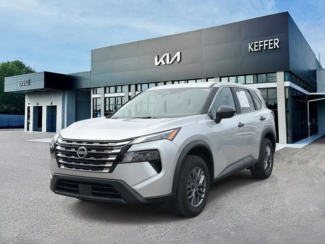 Used 2025 Silver Nissan S image 4