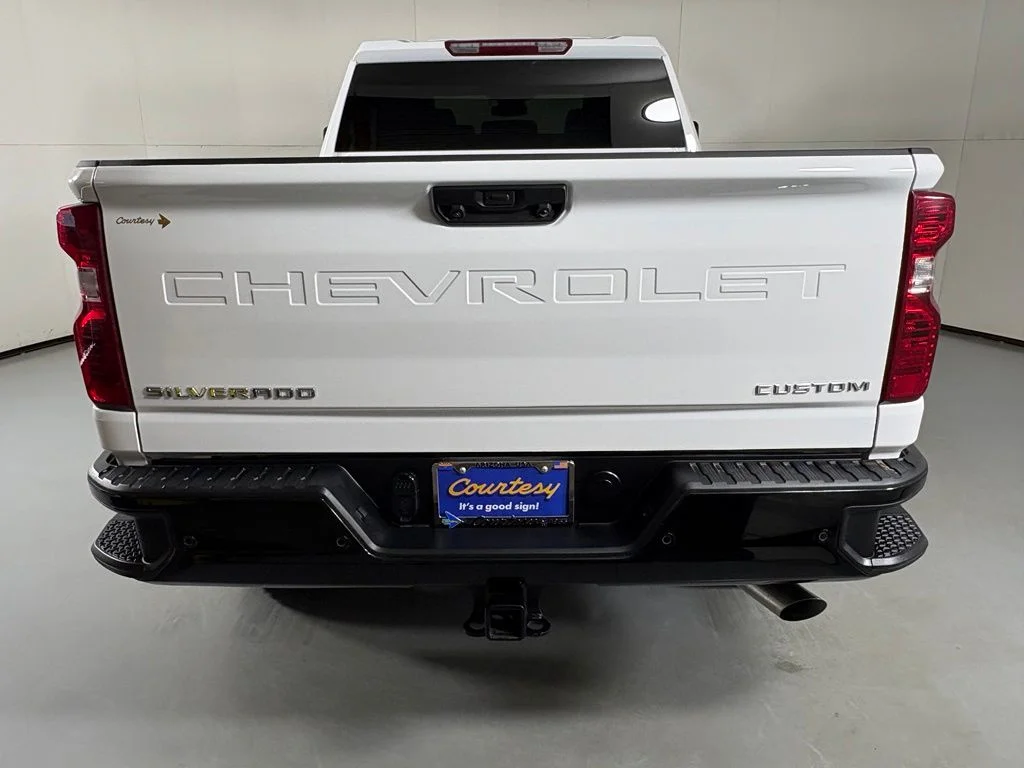 Used 2025 White Chevrolet Custom image 8