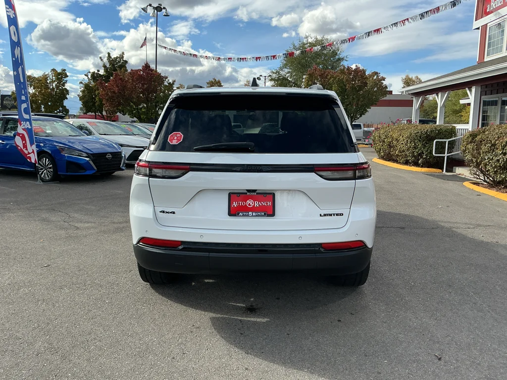 Used 2023 Bright White Clearcoat Jeep Limited image 10