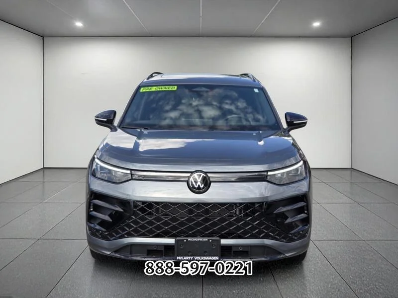 Used 2025 Platinum Gray Metallic Volkswagen 2.0T SE R-LINE BLACK image 8